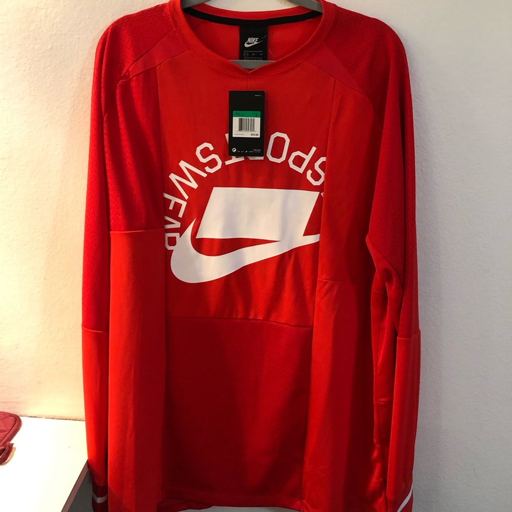 COPY - Nike NSW patch tshirt